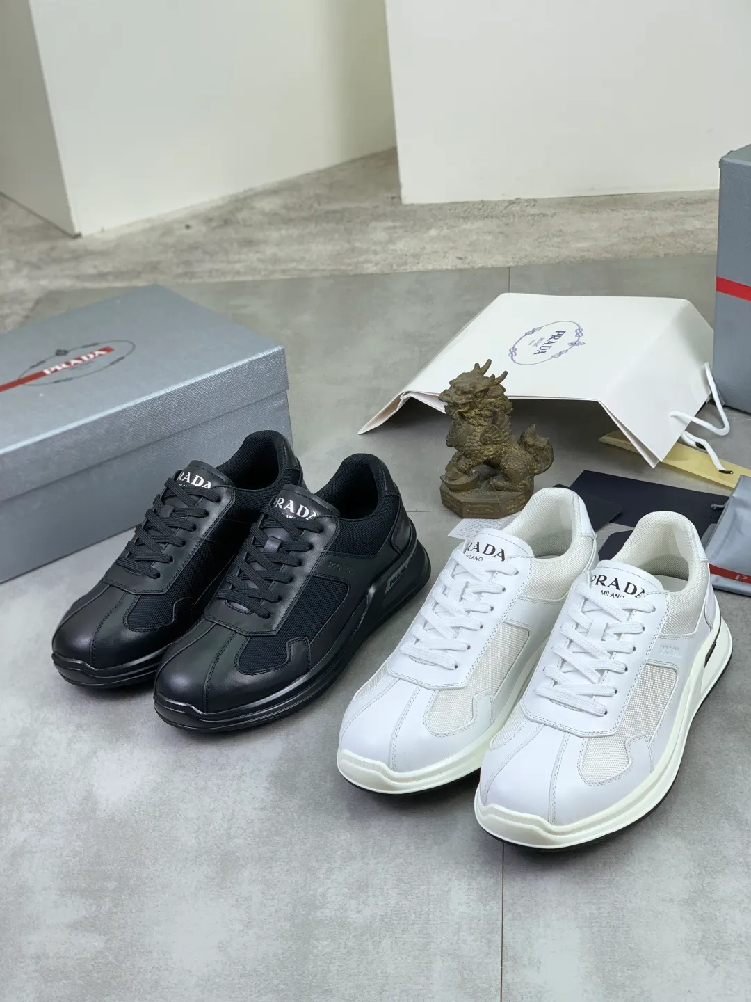 Men's Men's Shoes 💰P600 💰【New Style】 The latest model of high-quality PRADA classic men's shoes has been launched on the official website at a 1:1 replica, synchronized in Hong Kong and on the same catwalk; all made of calfskin➕imported cowhide lining, 🍡🍡original rubber outsole, non-slip and wear-resistant; comfortable on the feet, attractive style, fine workmanship, and simple and neat shoe lasts, highlighting a man's courage and toughness, 👍size 38 to 44 (45 can be customized) black White color🉑️choose